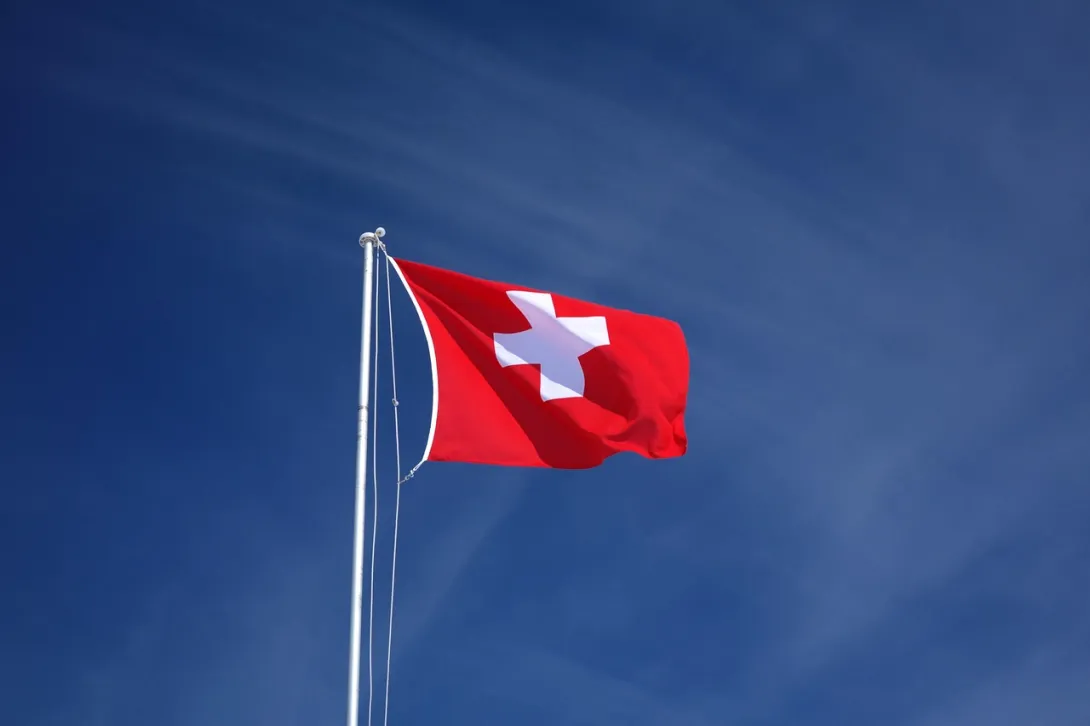 Bandera de Suiza , imagen bajo licencia de Pixabay